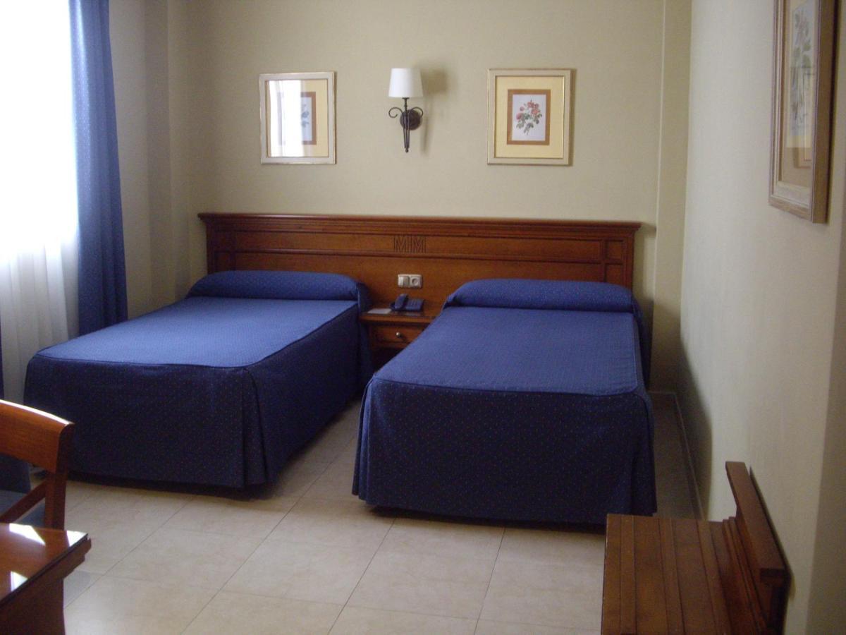 Hotel Manolo Mayo Los Palacios y Villafranca Kültér fotó